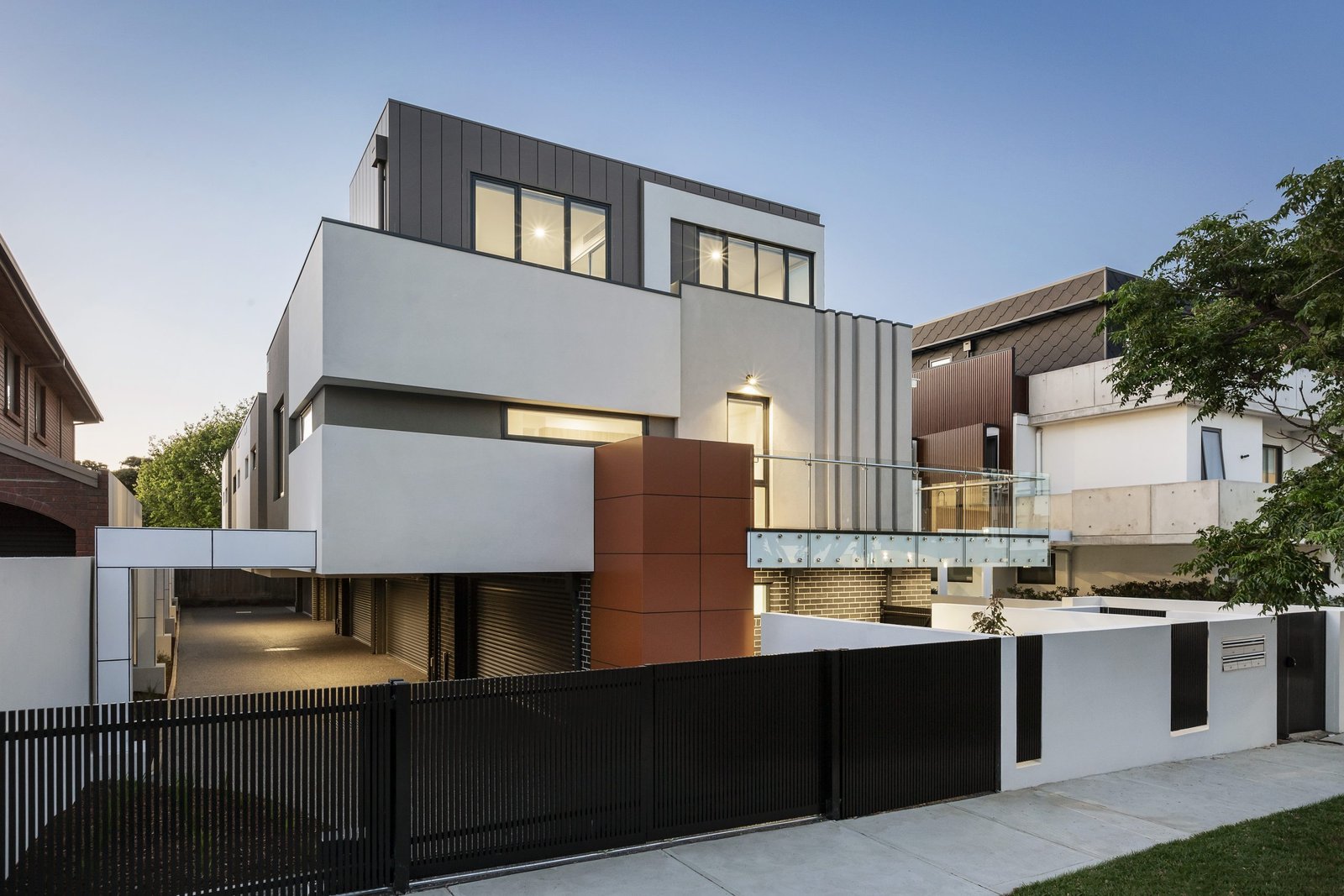modern-house-facade-2021-08-27-19-27-44-utc-scaled-2
